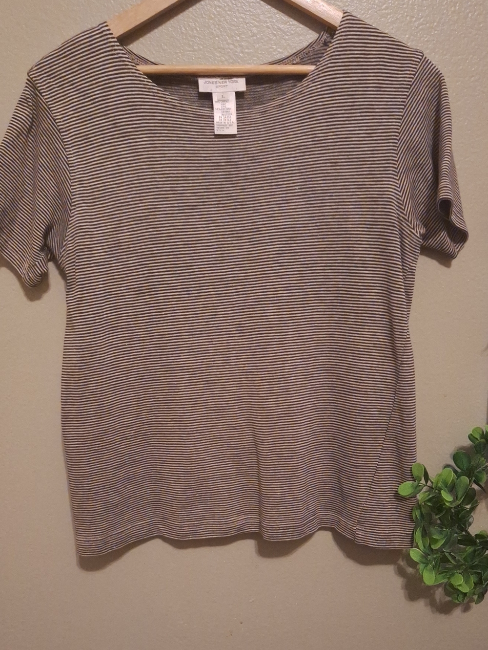Jones New York Black and Cream Narrow-Stripe Short Sleeve Top